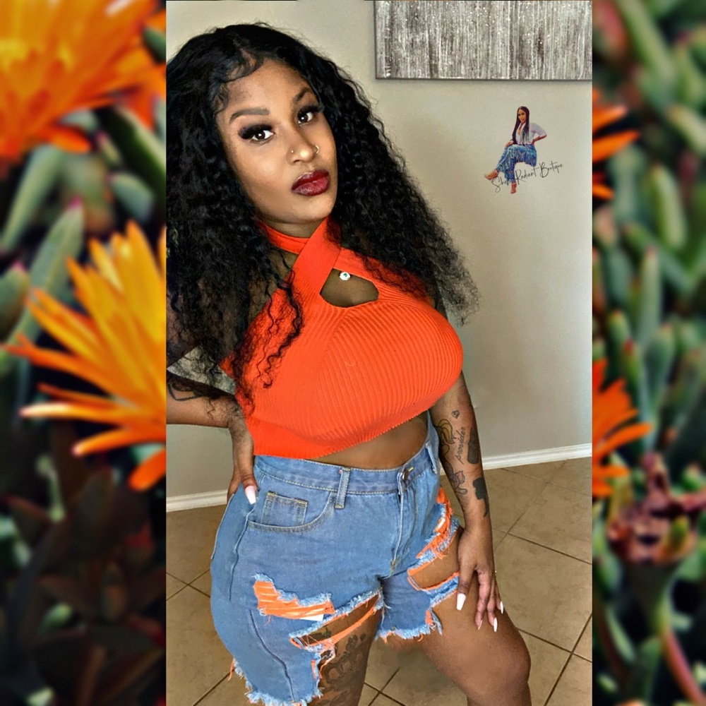 Jean shorts with a hint of orange